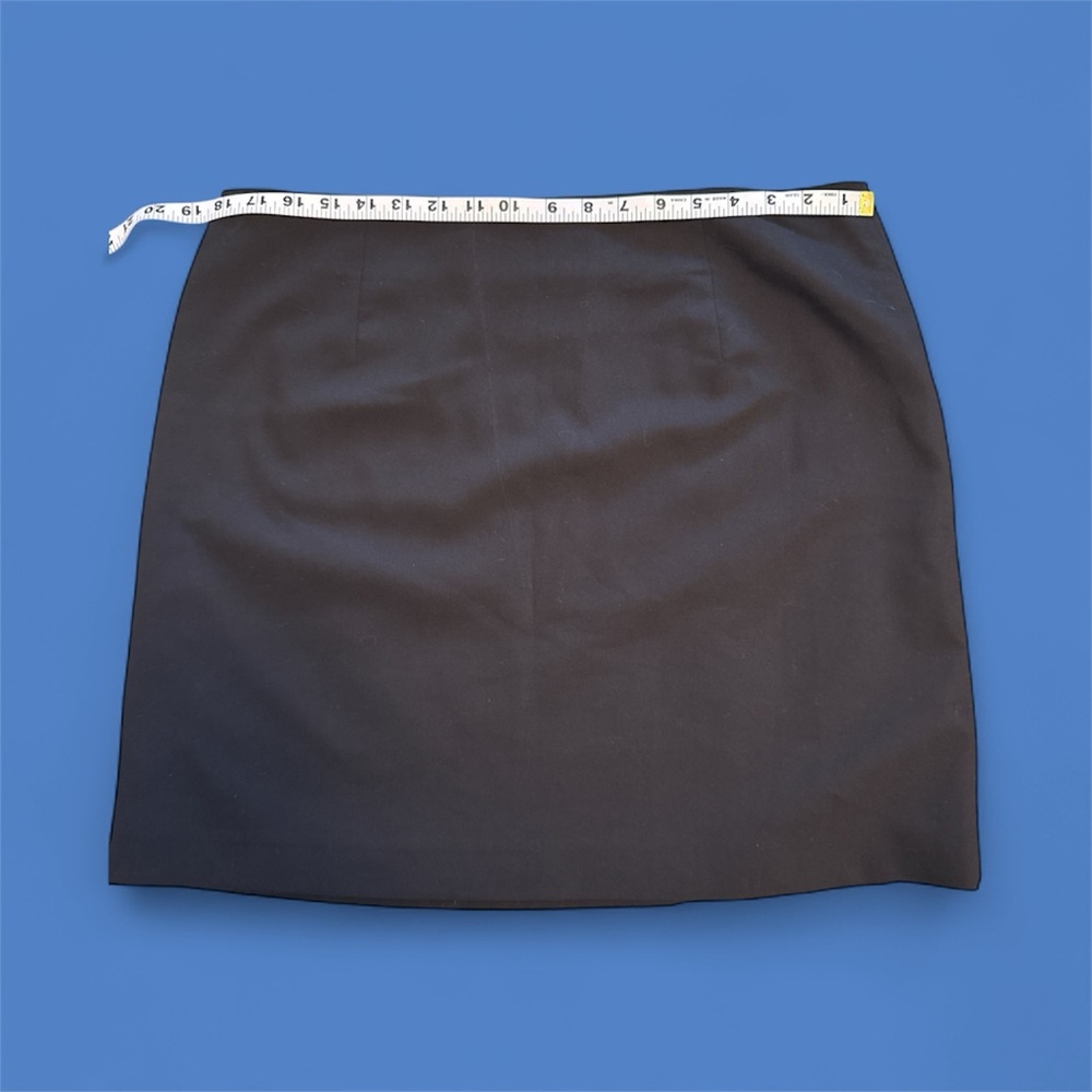 Chic Black Mini Skirt Ann Taylor Loft Size 14 - Picture 2 of 3
